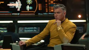 Star Trek: Strange New Worlds Anson Mount Talks Pike’s “Great Dad Personality” in Season 2