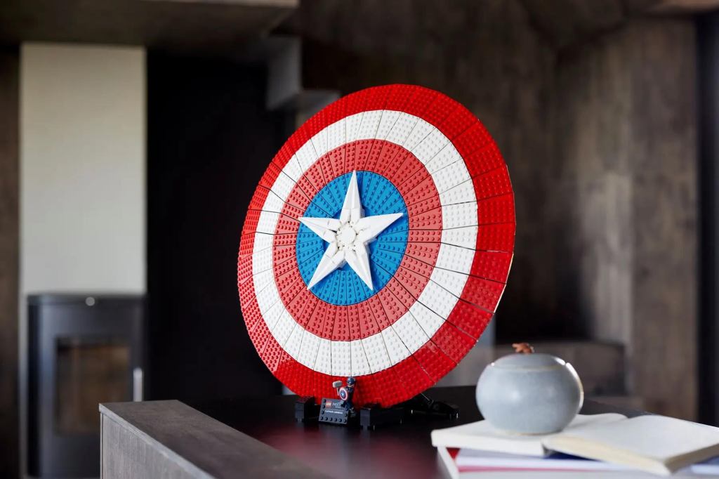 lego-captain-america-shield-set.jpg