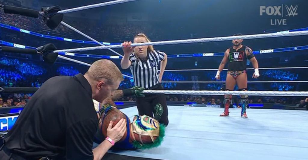 wwe-smackdown-rey-mysterio-santos-escobar.jpg