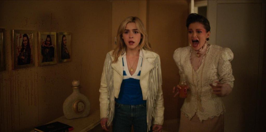 totally-killer-kiernan-shipka-olivia-holt.jpg