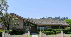 New Owner of Brady Bunch House Has Hilarious Update, “None of the Appliances Work”