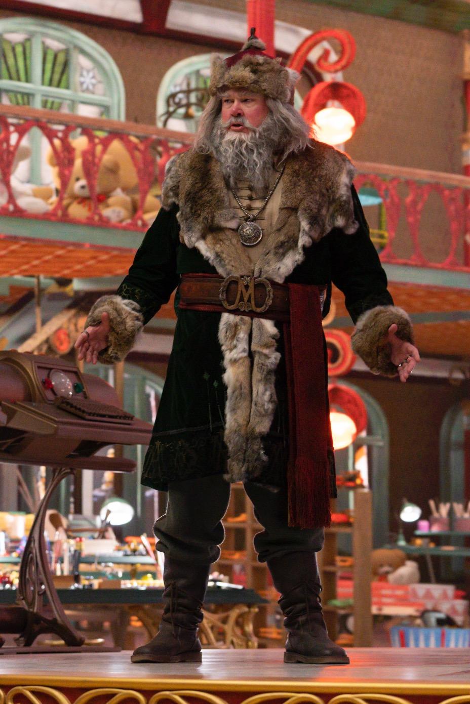 the-santa-clauses-season-2-eric-stonestreet-mad-santa-magnus-antas.jpg