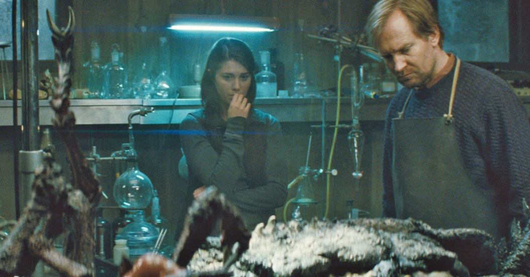 the-thing-reboot-remake-2011-mary-elizabeth-winstead.jpg