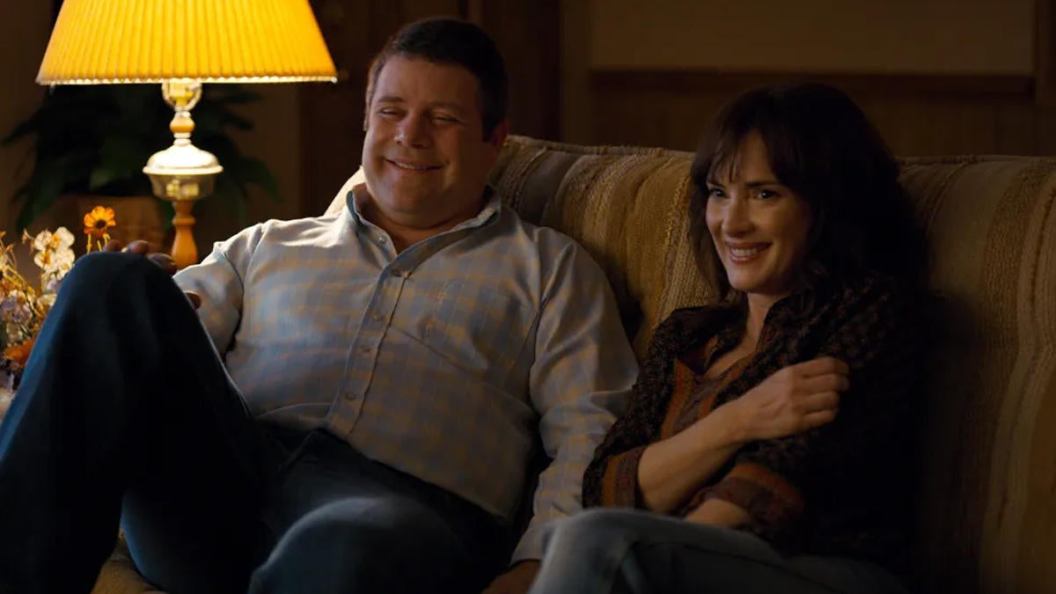 stranger-things-sean-astin-bob-winona-ryder-joyce.jpg