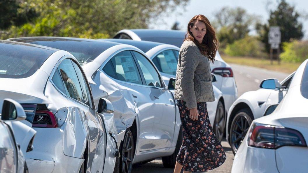 leave-the-world-behind-tesla-crash.jpg