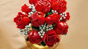 LEGO Ideas Bouquet of Roses Is In Stock For Valentine’s Day