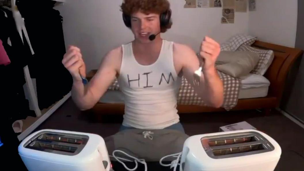 twitch-streamer-gets-banned-after-repeatedly-putting-forks-in-toasters.jpg