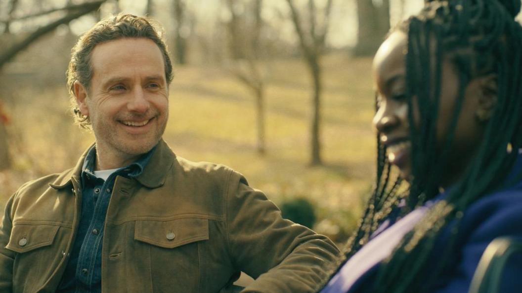 the-walking-dead-the-ones-who-live-rick-and-michonne-lincoln-gurira.jpg