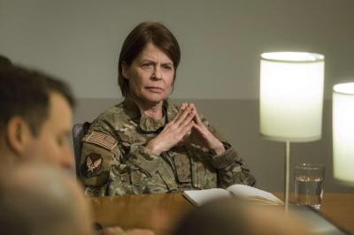 linda-hamilton-resident-alien.jpg
