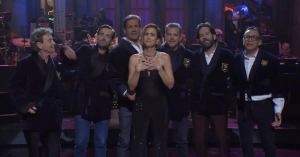 Saturday Night Live: Ryan Gosling, Paul Rudd, and More Gift Kristen Wiig Her Five-Timers Jacket