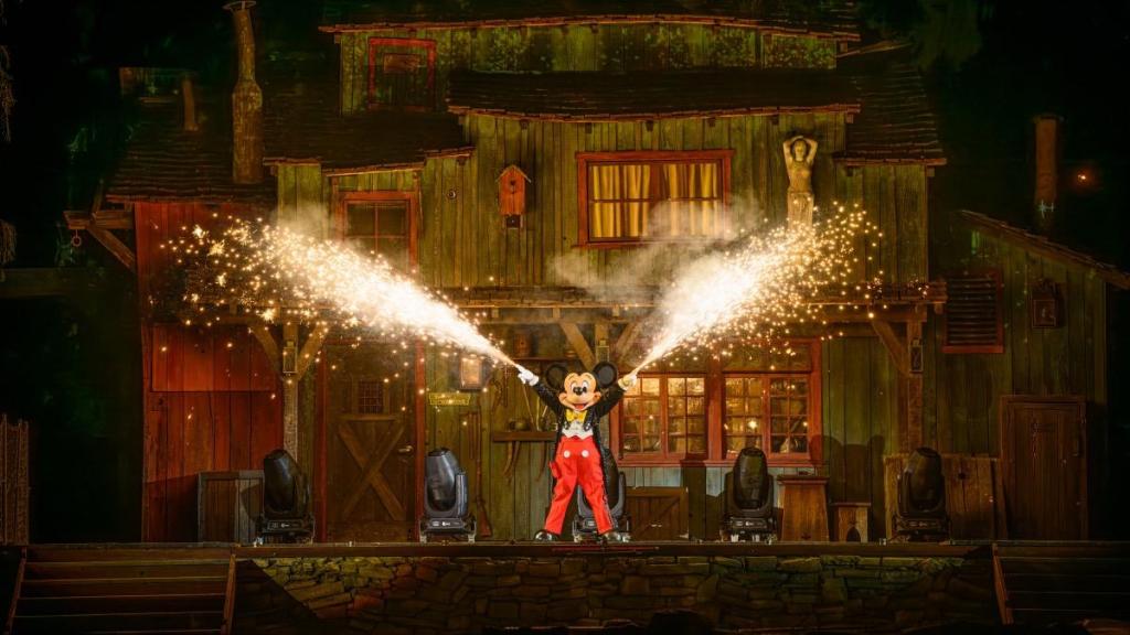 "Fantasmic!" at Disneyland Resort