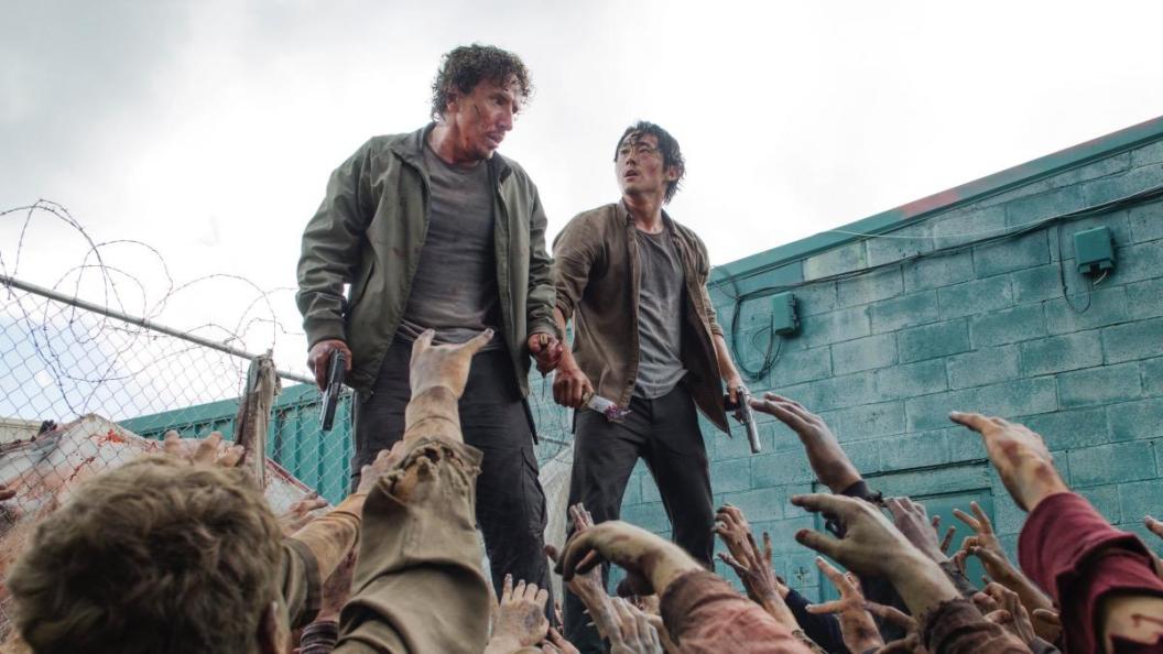 the-walking-dead-glenn-death-dumpster.jpg