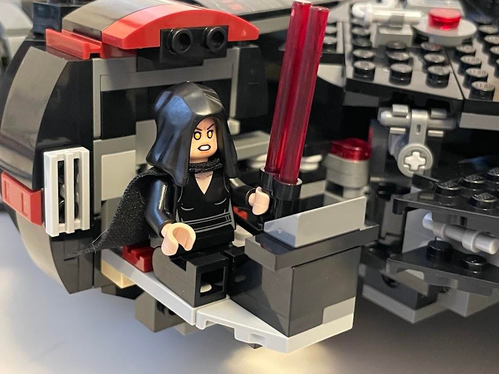 star-wars-lego-the-dark-falcon-darth-rey.jpg