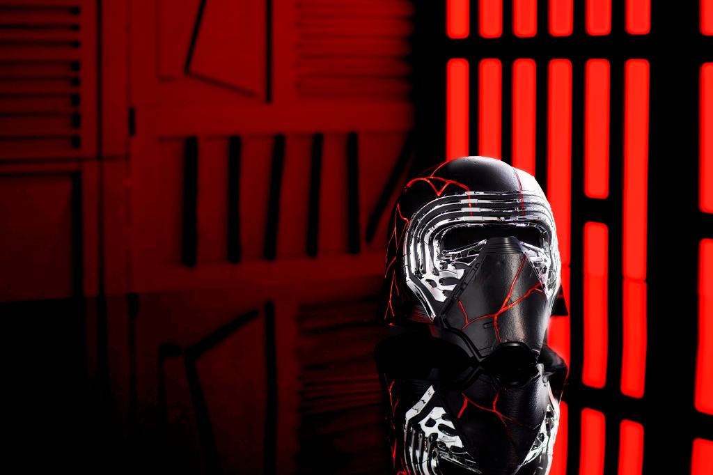 kylo-ren-reforged-helmet-galactic-archive-series.jpg