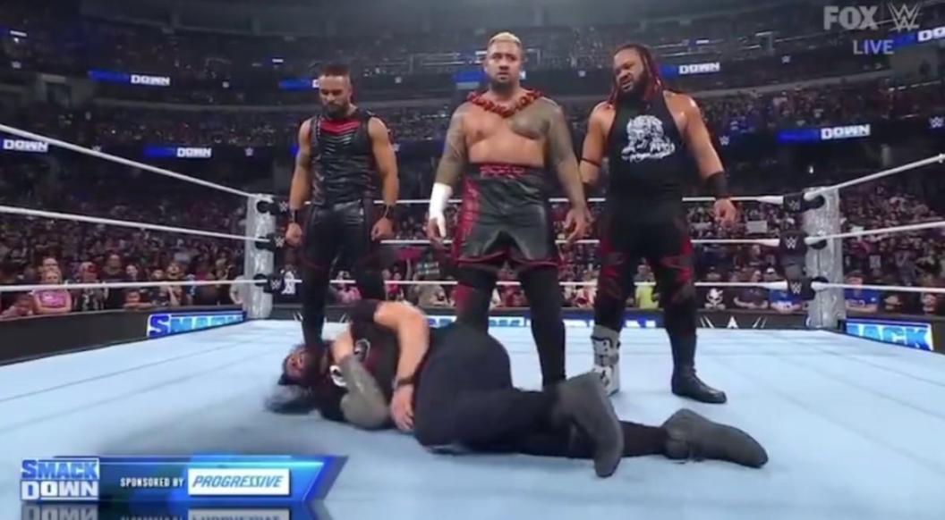 wwe-smackdown-roman-reigns-bloodline-attack.jpg
