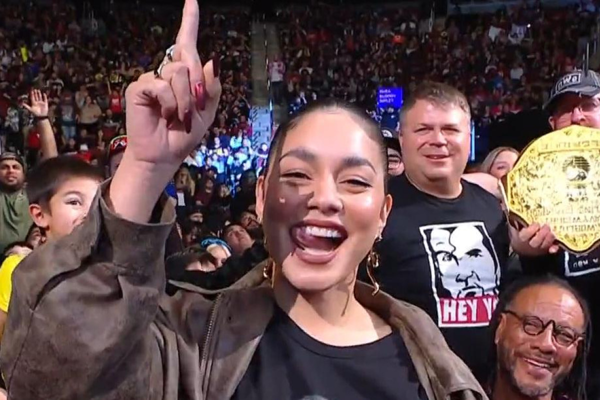 Vanessa Hudgens Acknlowedges WWE’s Roman Reigns & Bianca Belair: Watch