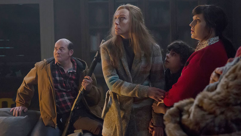 David Koechner as Howard, Toni Collette as Sarah, Emjay Anthony as Max, and Allison Tolman as Linda in Krampus 2015.