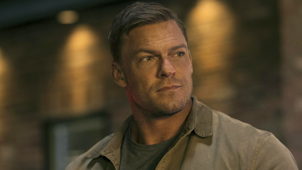 Alan Ritchson in Reacher.