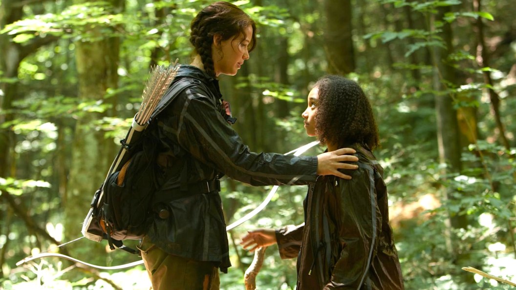 Jennifer Lawrence as Katniss and Amandla Stenberg as Rue in The Hunger Games