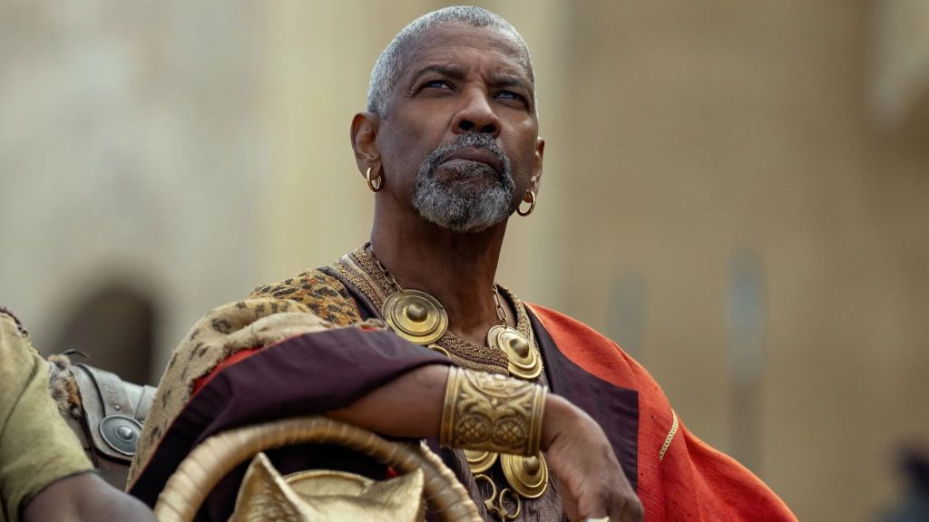 Denzel Washington como Macrinus en Gladiador II