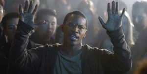 This Thriller Starring Jamie Foxx and Tom Cruise Will Keep You on Edge