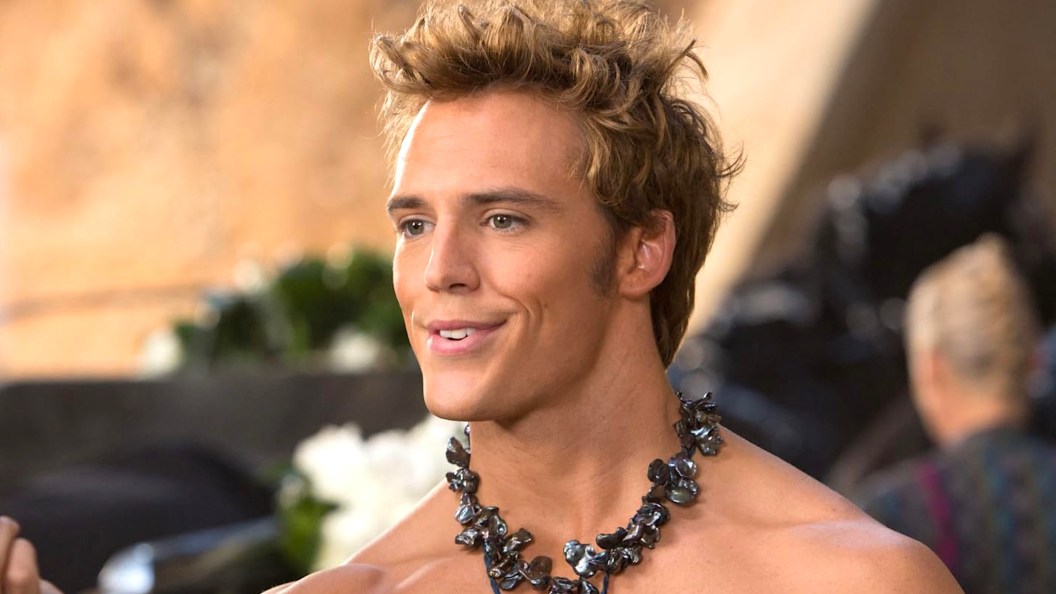 Sam Claflin as Finnick Odair smiling in The Hunger Games: Catching Fire