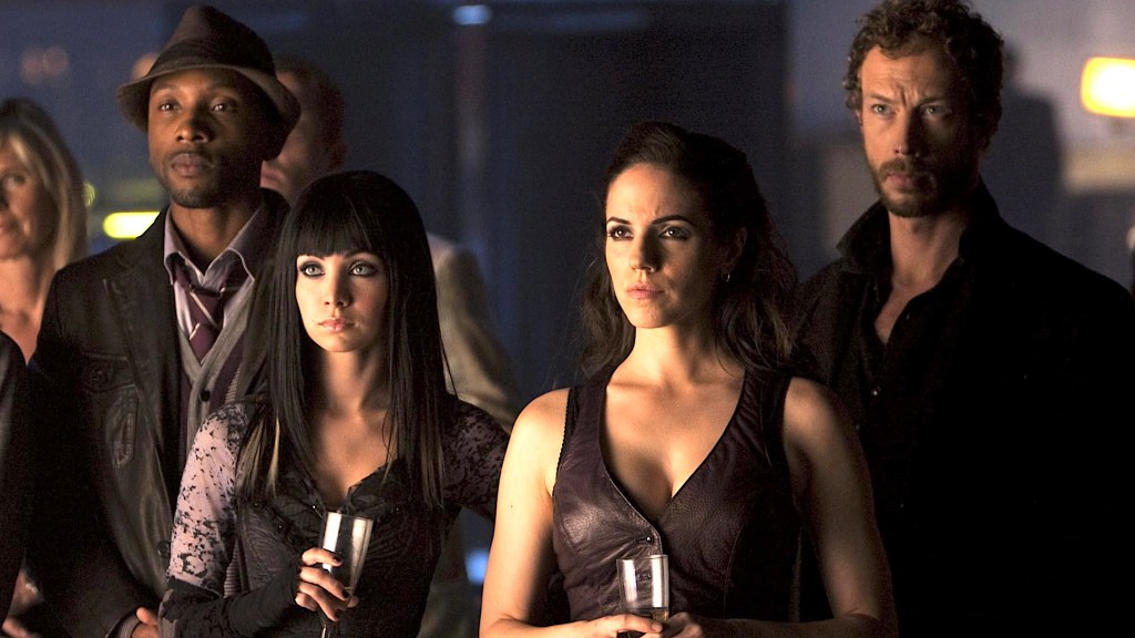 KC Collins, Ksenia Solo, Anna Silk y Kris Holden-Ried en Lost Girl