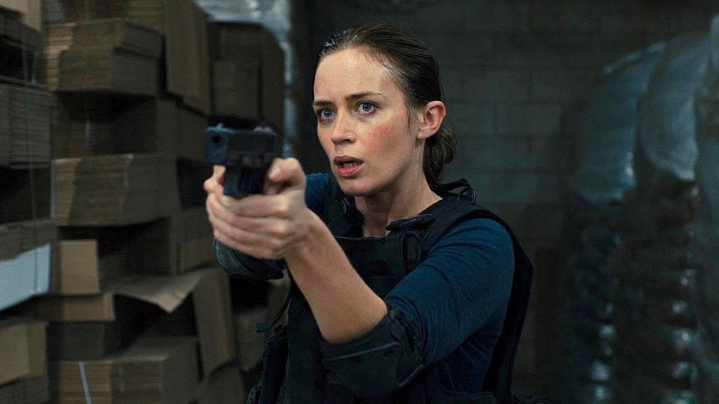 Emily Blunt aiming gun in Sicario