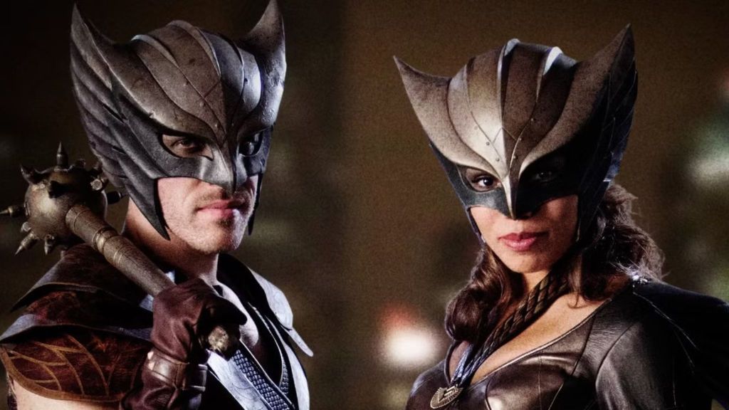 Falk Hentschel como Hawkman y Ciara Renée como Hawkgirl en CW Arrowverse