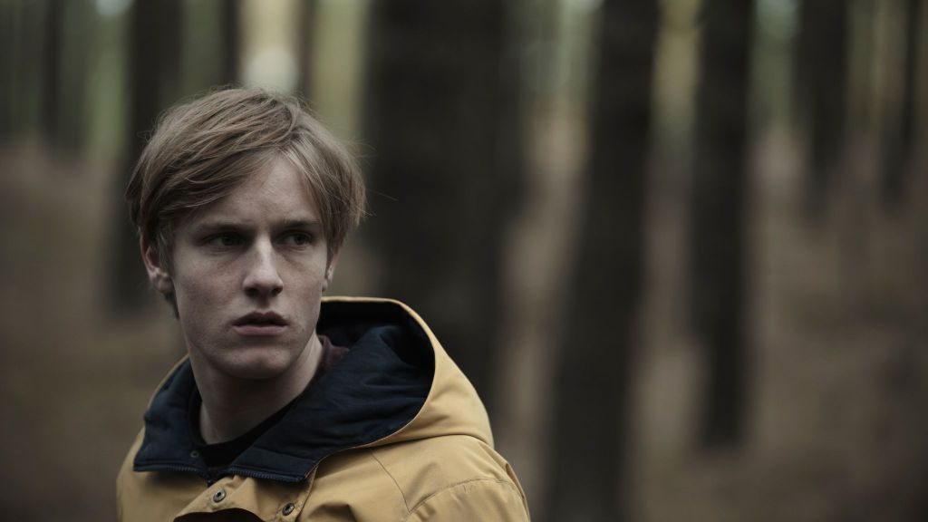 Louis Hofmann en la oscuridad de Netflix