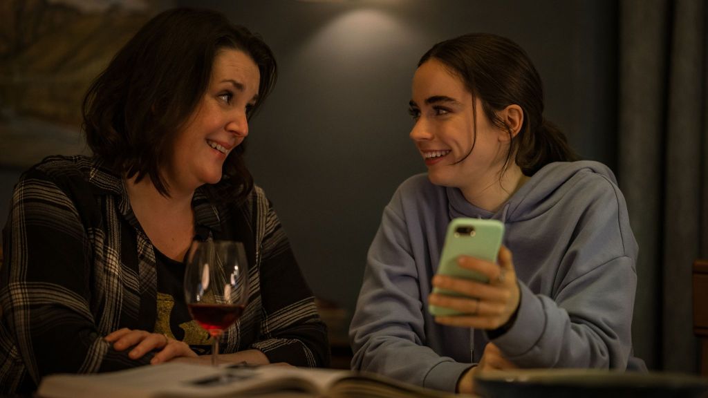 Melanie Lynskey as Shauna and Sarah Desjardins as Callie Sadecki in Yellowjackets, episode 1, season 3