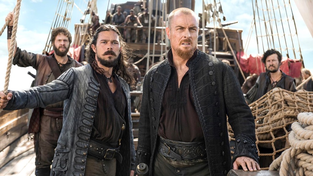 Luke Arnold and Toby Stephens in Black Sails