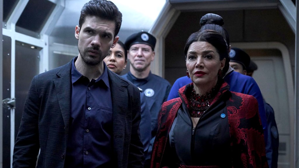 Steven Straight and Shohreh Aghdashloo in The Expanse