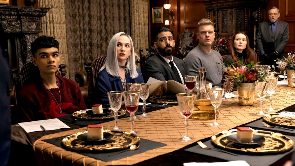 Mark Hamill, Sauriyan Sapkota, Samantha Sloyan, Kate Siegel, Matt Biedel, and Rahul Kohli in The Fall of the House of Usher
