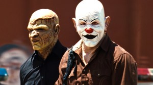 Denzel Washington and Mark Wahlberg wearing masks in 2 Guns
