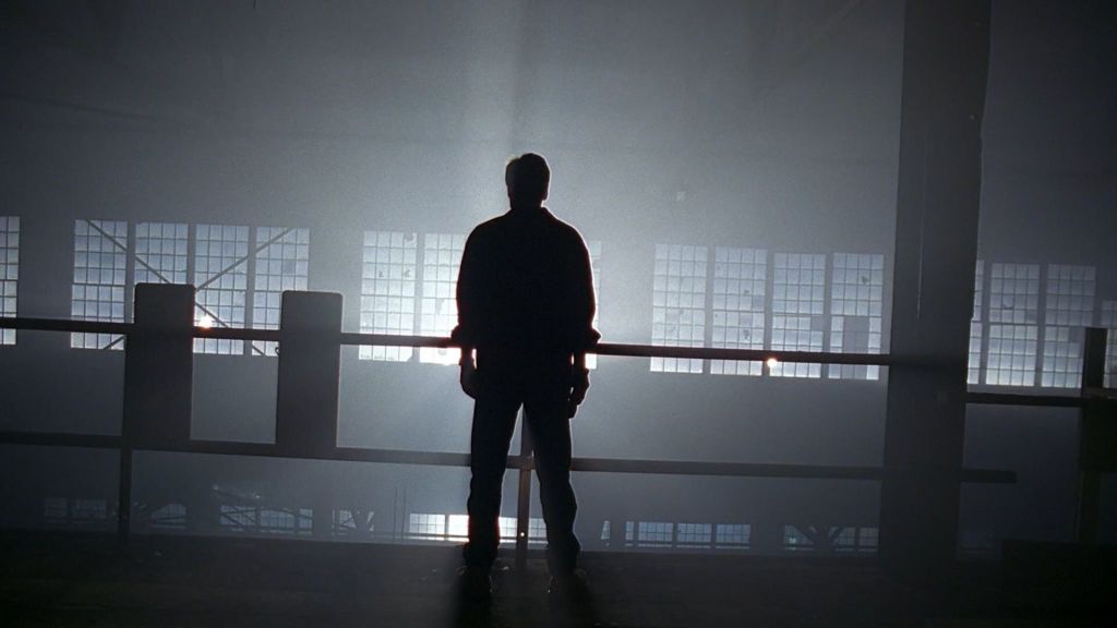 David Duchovny as Fox Mulder in The X-Files Season 3 Episode 2