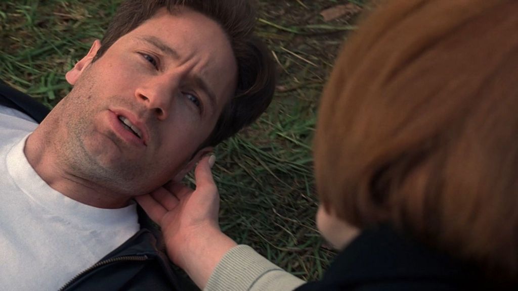 David Duchovny as Fox Mulder in The X-Files Season 4 Episode 23