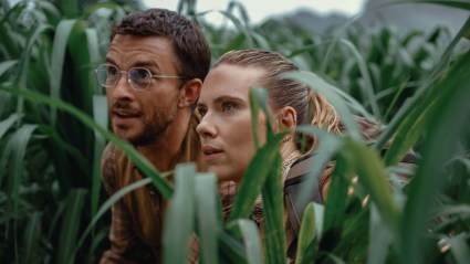 Jonathan Bailey and Scarlett Johansson in Jurassic World Rebirth