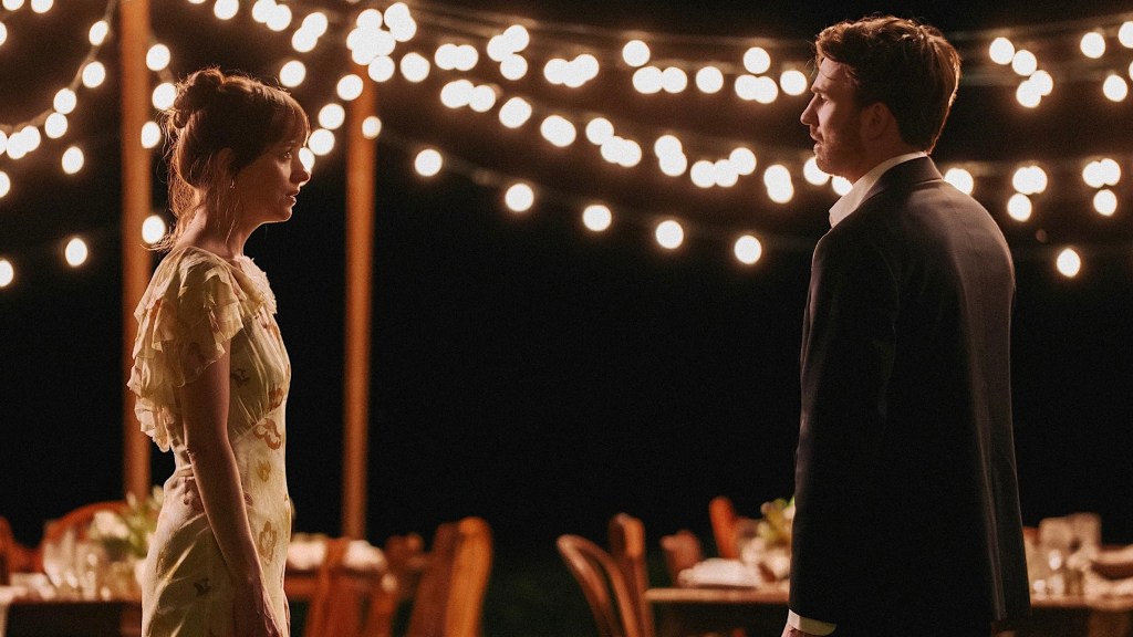 Dakota Johnson and Chris Evans in Materialists
