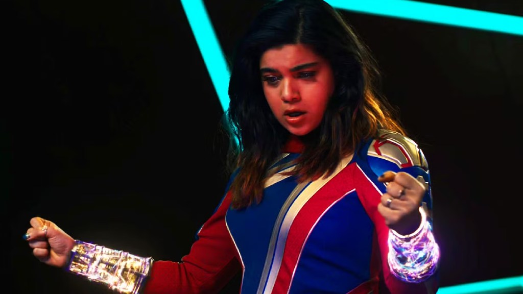 Ms Marvel wearing both Quantum Bands in The Marvels (2023)