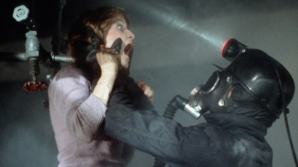 Harry Warden levantando uma de suas vítimas em My Bloody Valentine (1981)