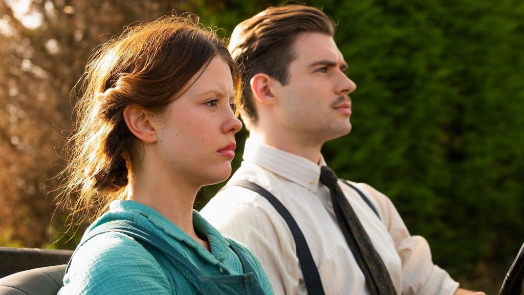 Mia Goth and David Corenswet in Pearl