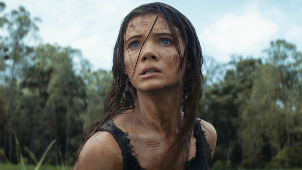 Freya Allan as Mae in Kingdom of the Planet of the Apes