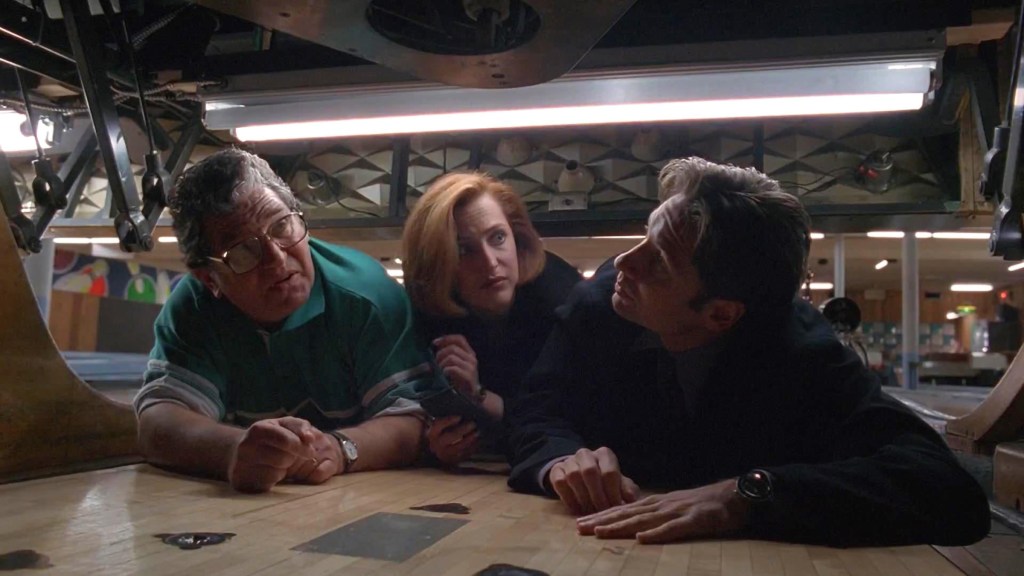 Alex Bruhansky, Gillian Anderson, and David Duchovny in the X-Files episode "Elegy"