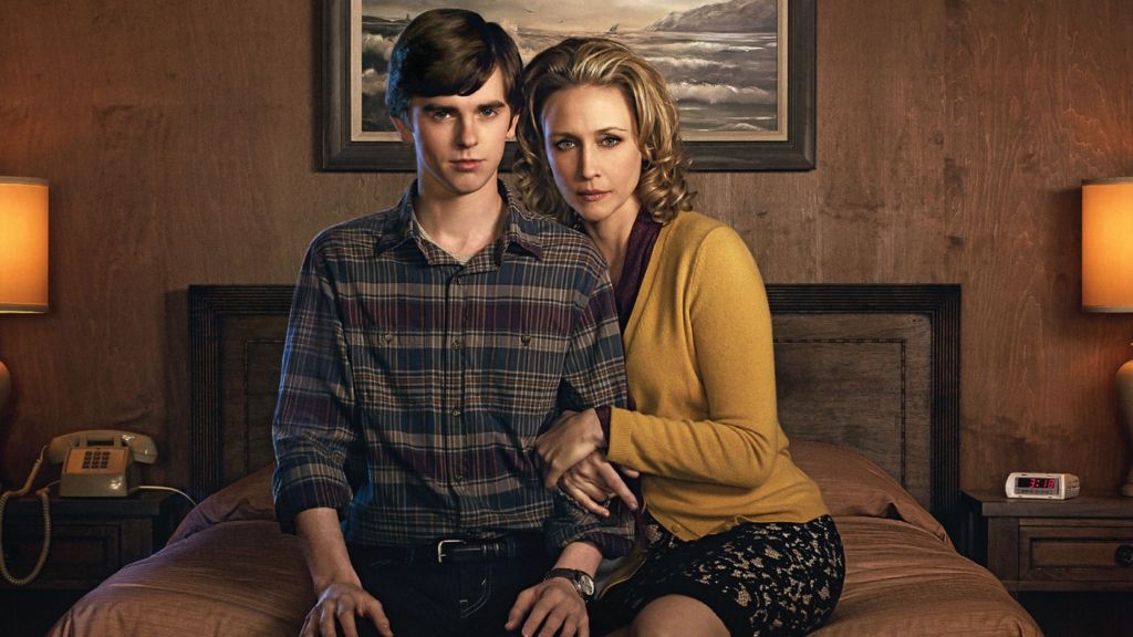 Freddie Highmore and Vera Farmiga in Bates Motel