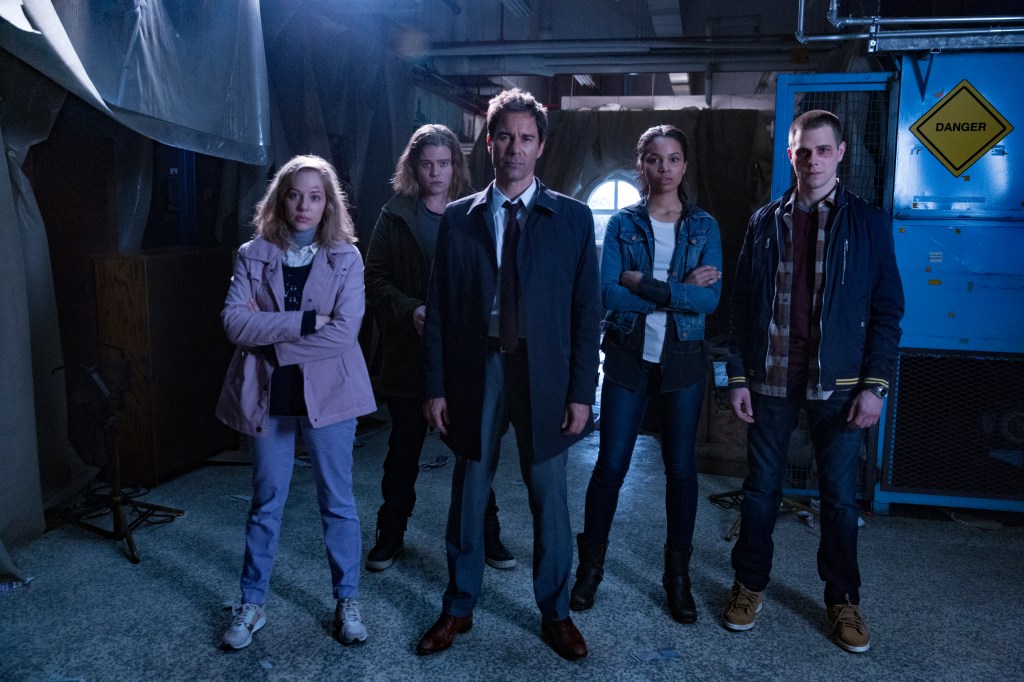 MacKenzie Porter, Reilly Dolman, Eric McCormack, Nesta Cooper, Jared Abrahamson in Netflix's Travelers