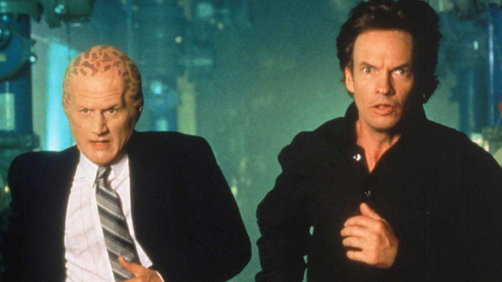 A still of two characters running in the TV show Alien Nation