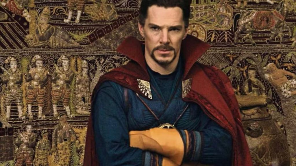 Doctor Strange wearing gloves in Thor: Ragnarok.