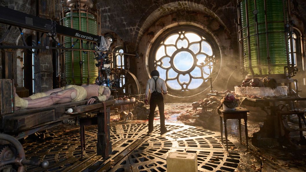 Jacob Elordi as The Creature and Oscar Isaac as Dr. Victor Frankenstein in Frankenstein