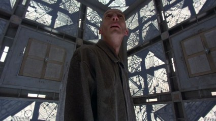 A man looking perplexed in Cube (1997)